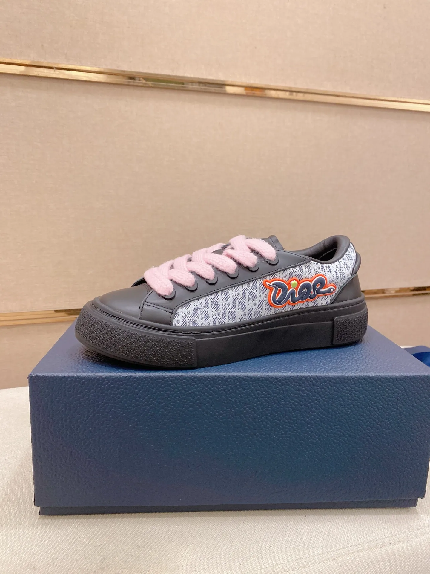 Factory price: 300 Men's shoes 💰[Dior·Dior] Top 🔍Couple style 💏🔍New casual sports style couple shoes, new four-season design, perfect workmanship, lace-up lazy style to create cabinet quality, upper: imported first-layer cowhide, sheepskin lining is soft and comfortable, ultra-light TPU wear-resistant outsole, simple, versatile fashion men's shoes, excellent color code number 35--44